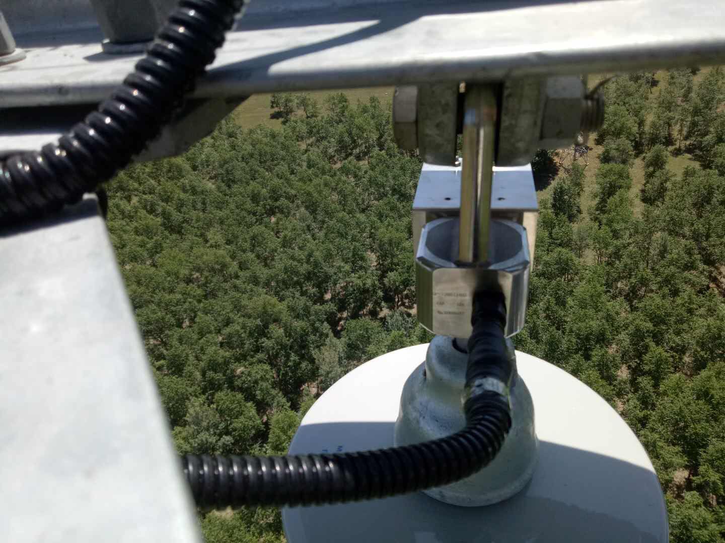 武漢電網(wǎng)加裝覆冰在線監(jiān)控裝置，為觀冰、抗冰舉措助力