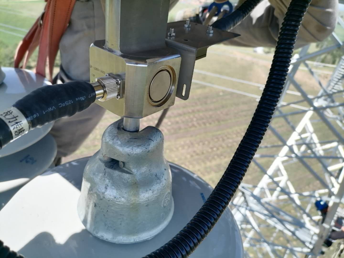 武漢電網(wǎng)加裝覆冰在線監(jiān)控裝置，為觀冰、抗冰舉措助力