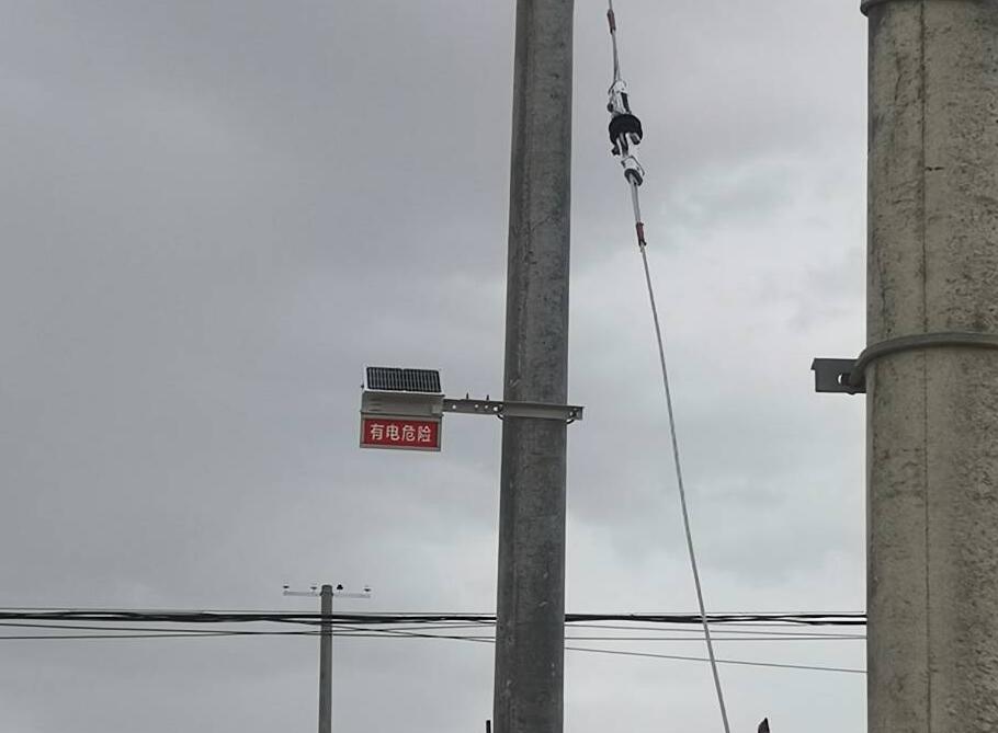 甘肅電力安裝防外破警示牌，為電力防護增添“保護傘”